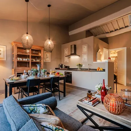 Beautiful Apartment Near Via Fillungo *